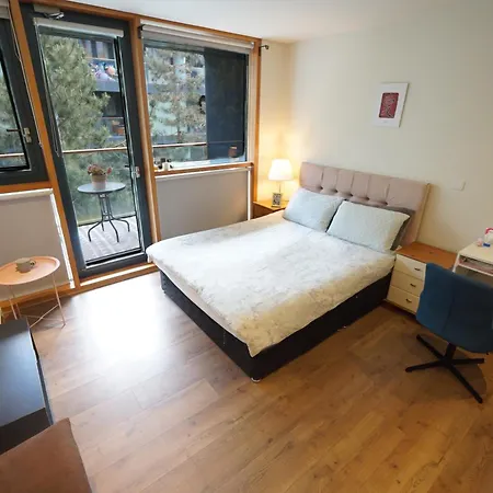 1-bedroom Business Hub Easy Life Rum i privatbostad